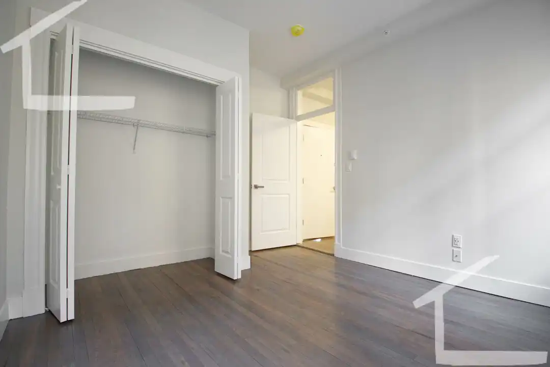 71 Park Dr - More
