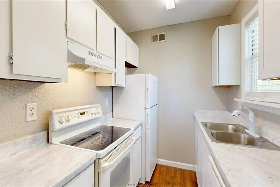 806 Oran Cir #A - View 6