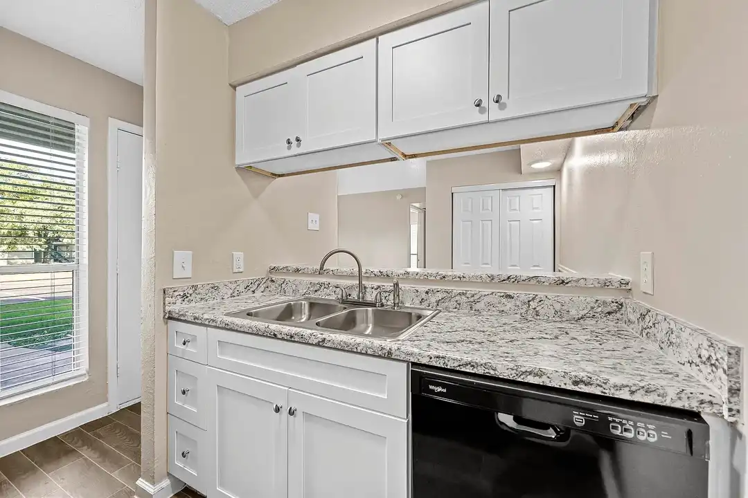 Apartment in Arlington - More