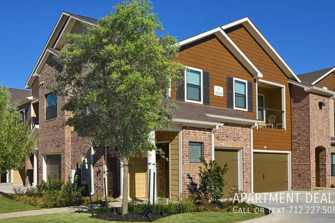 11746 Northpointe Blvd - More