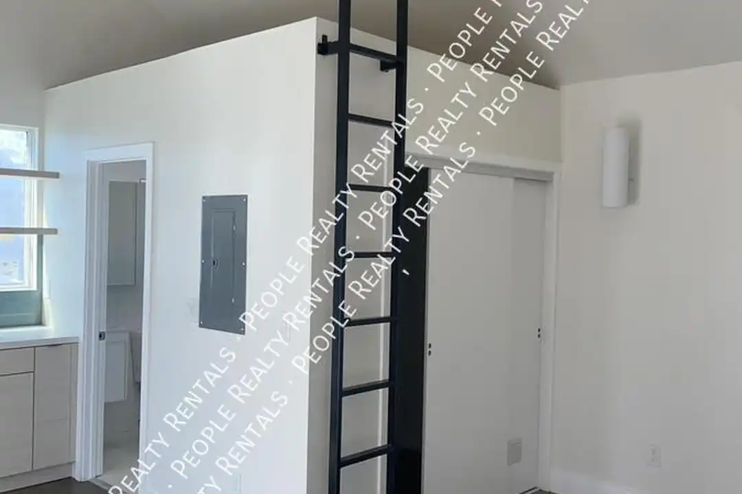 House in Bakersfield - View 6