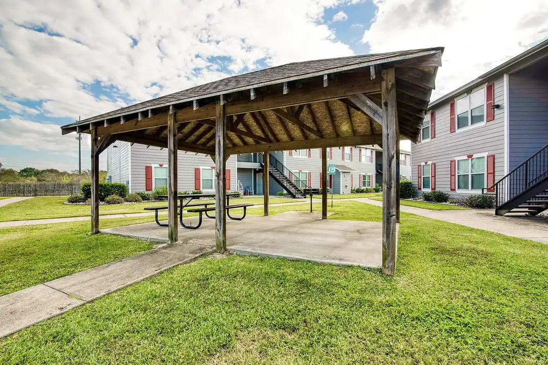 Cypress Bend Apartments - View 4