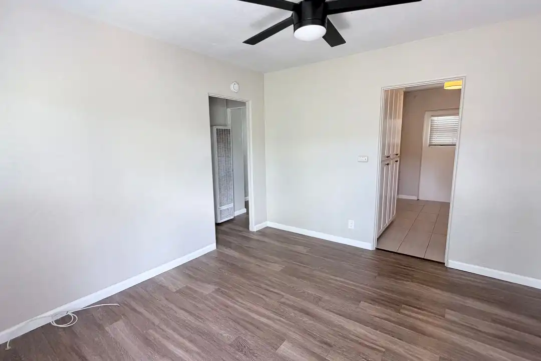 Apartment in San Diego - View 2