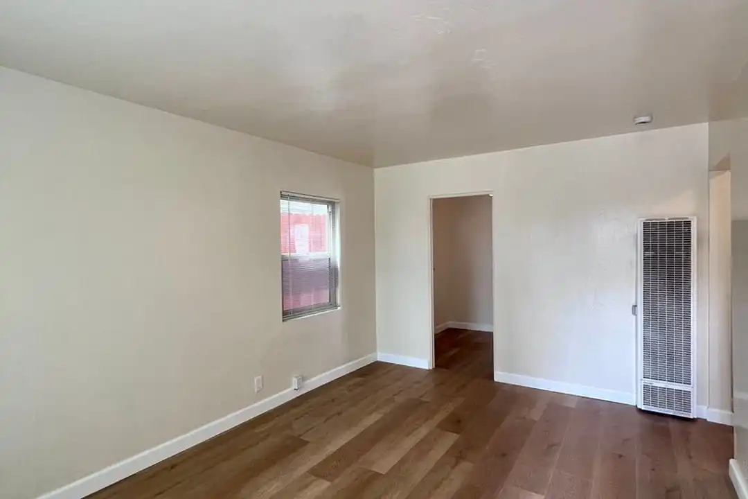 Apartment in San Diego - View 3