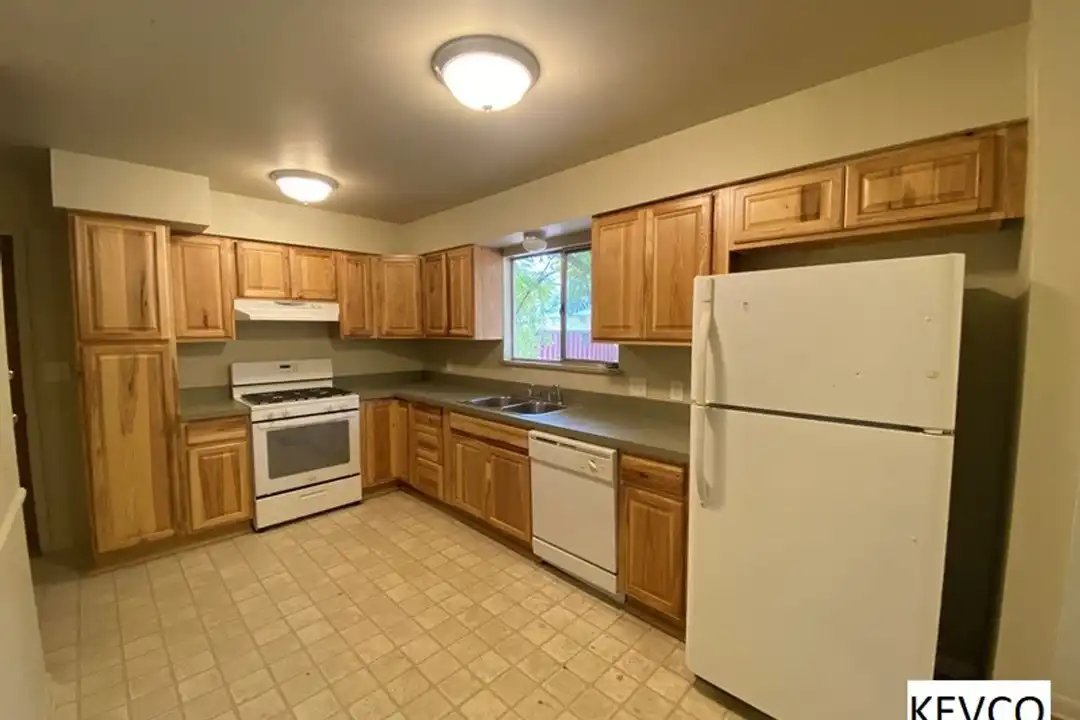 1313 Fairview Dr - View 4