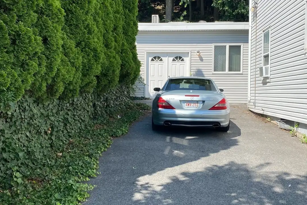 203 Gladstone St unit R – photo 1