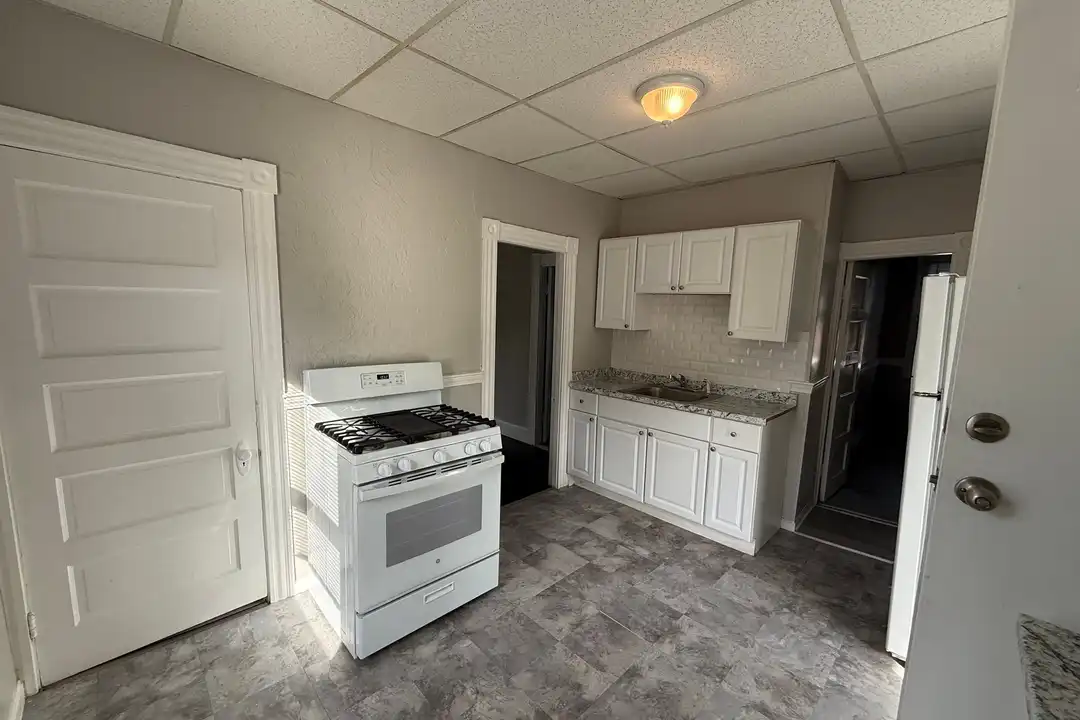 184 Laurel St unit 2 - View 2