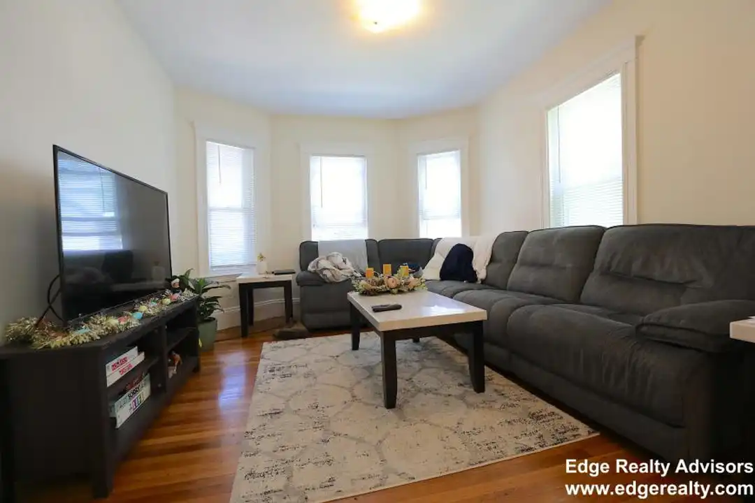 554 Washington St - View 3