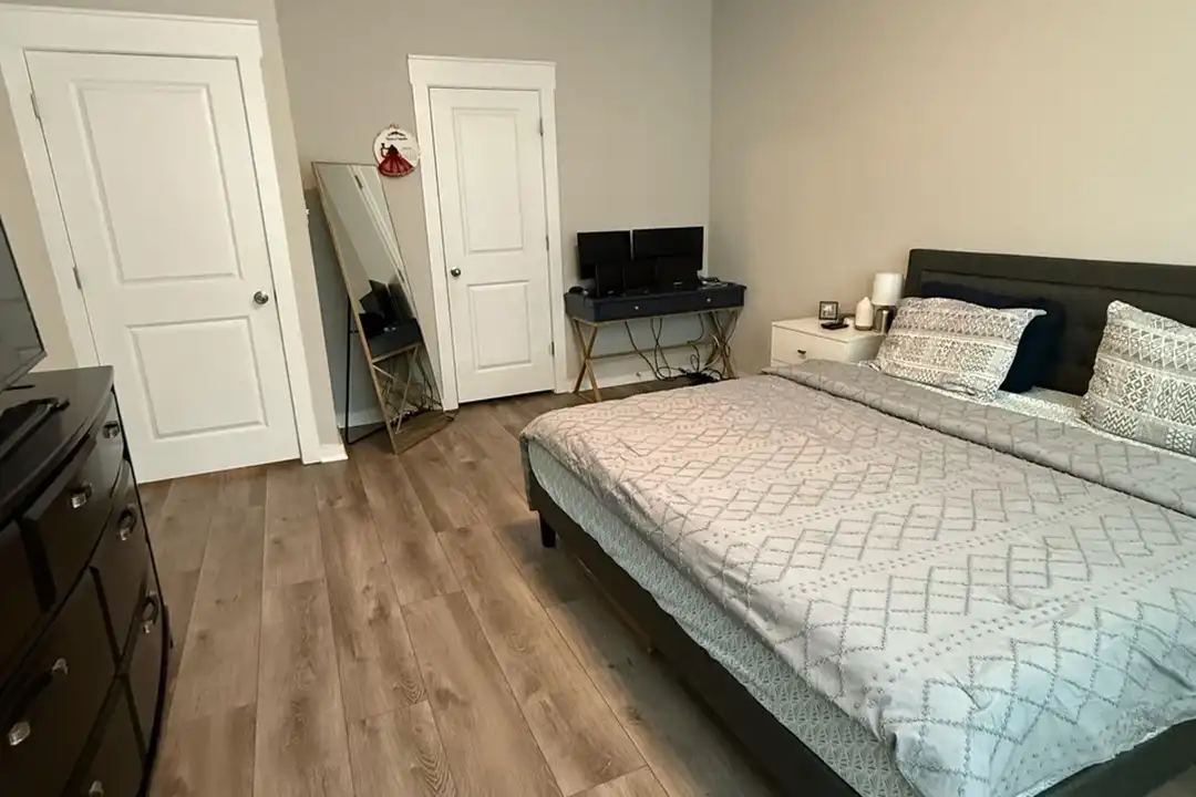 1701 Fenton Hl Dr - More