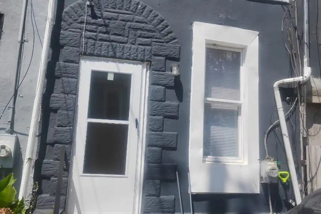 269 E Bringhurst St – photo 1
