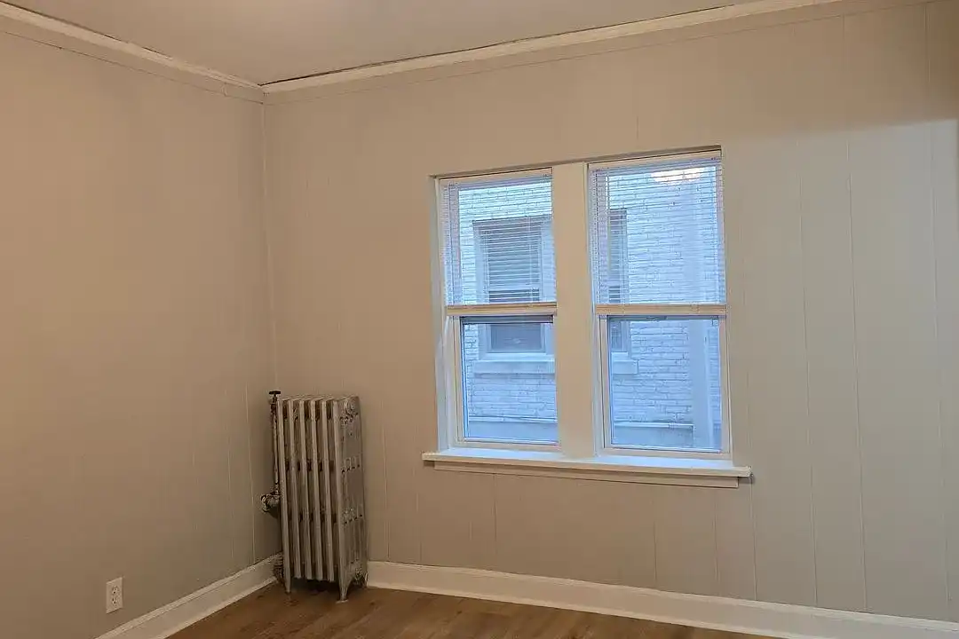 Lower East Side Milwaukee Studio and One bed Apartments- Flexible Lease Terms – photo 1
