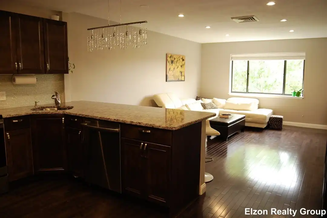 276 Chestnut Hill Ave – pohled 4