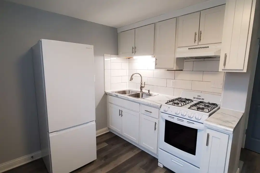 909 College Ave unit 6 – photo 1 of 15