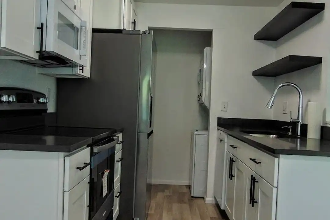 Apartment in Renton - View 4