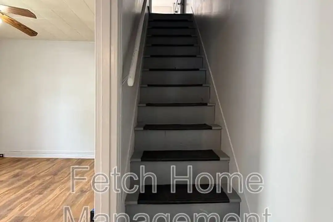 225 Front St - More