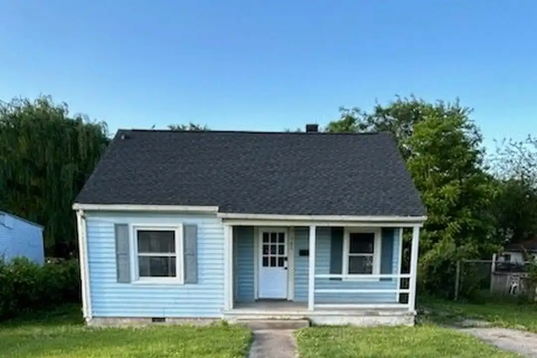745 Queen Ave NW – photo 1