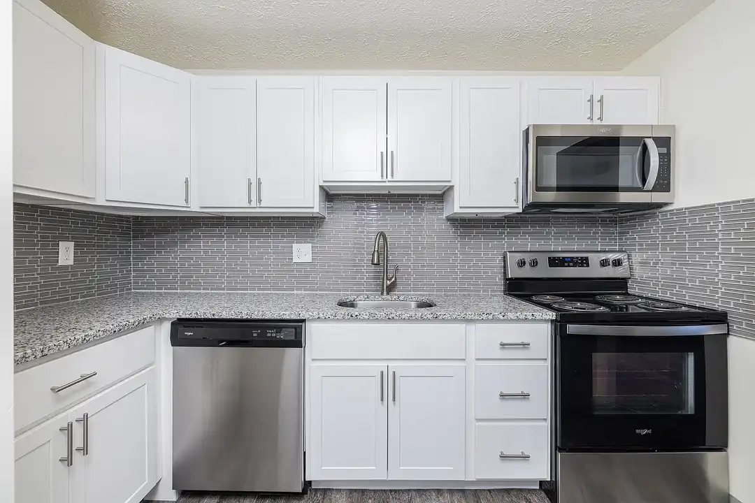 Westpointe Apartment Homes – photo 1