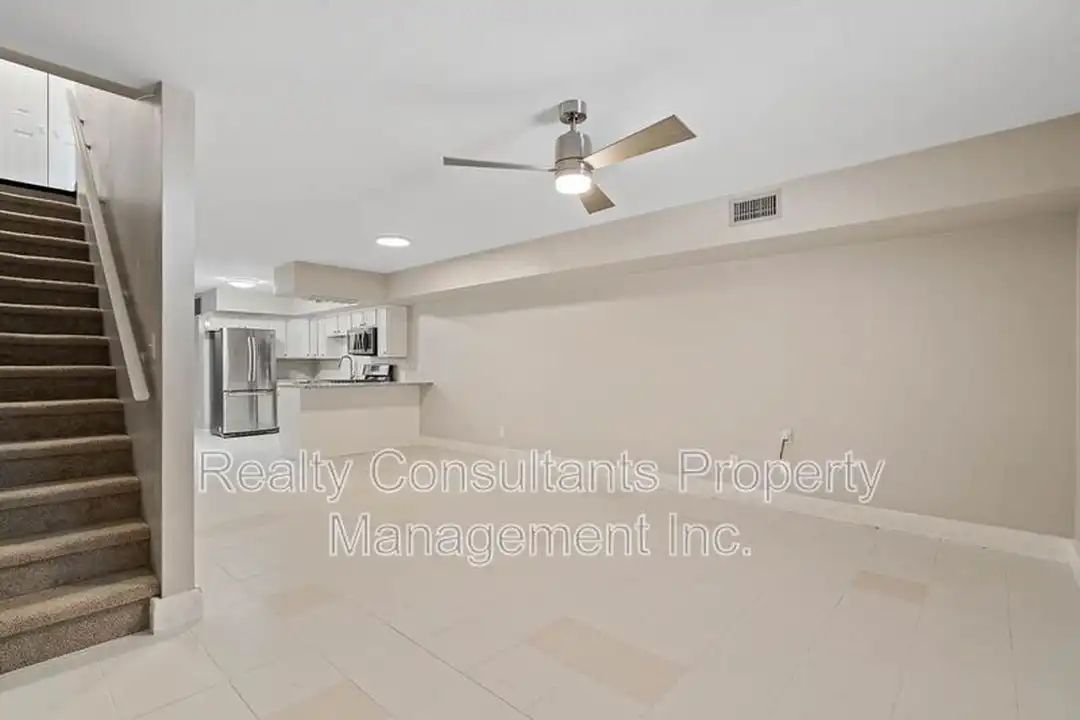 604 E Iredell Ave unit 2 - View 4