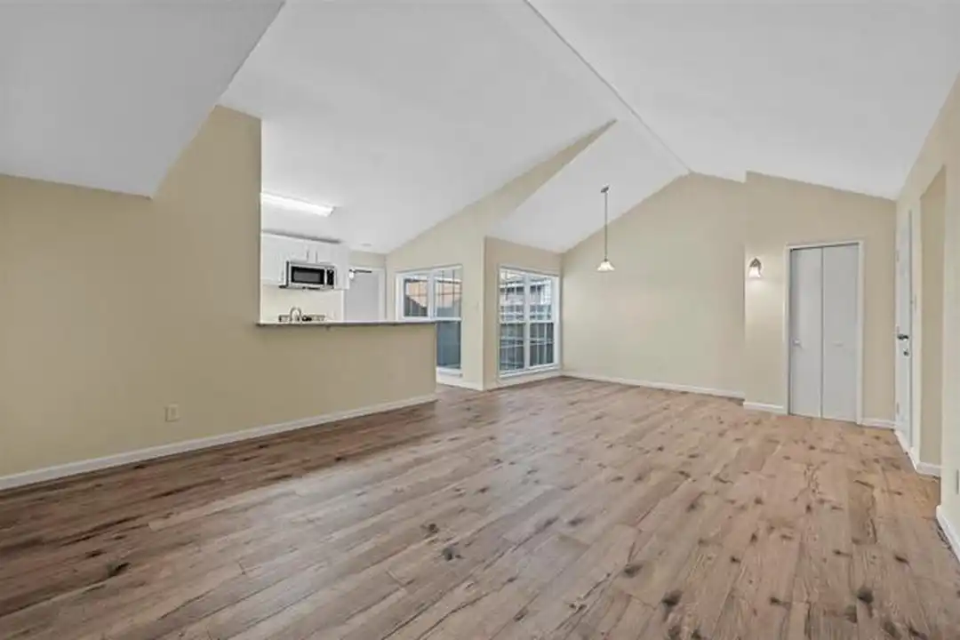 6005 Dooley Dr - View 3