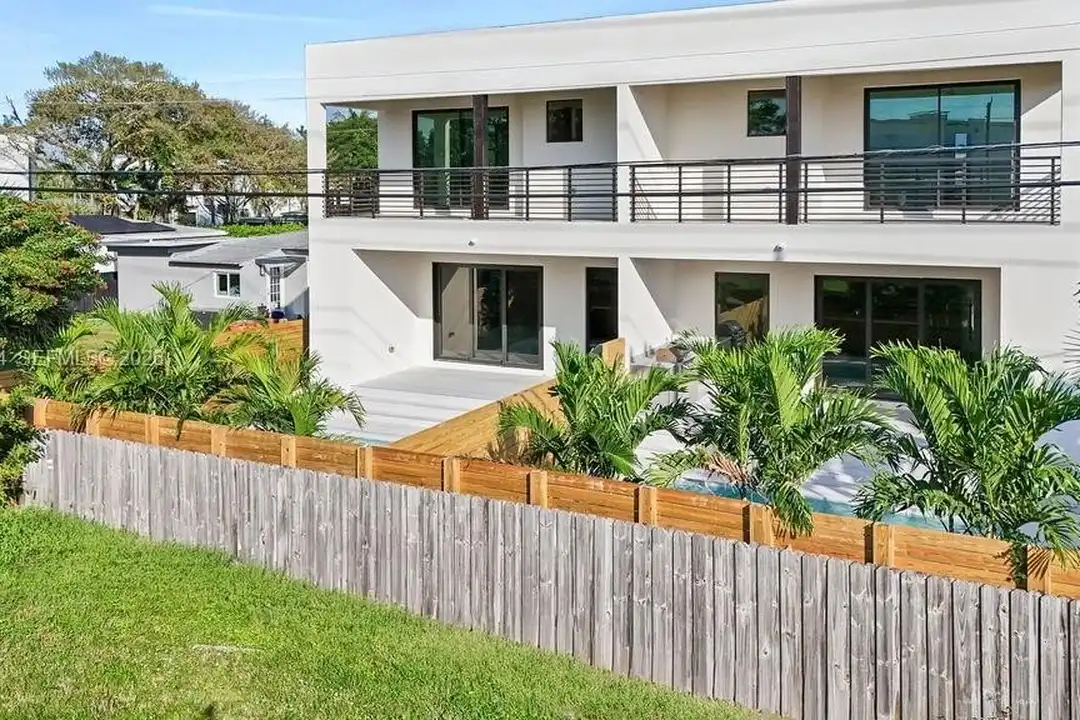 1321 NE 13th Ave - View 5
