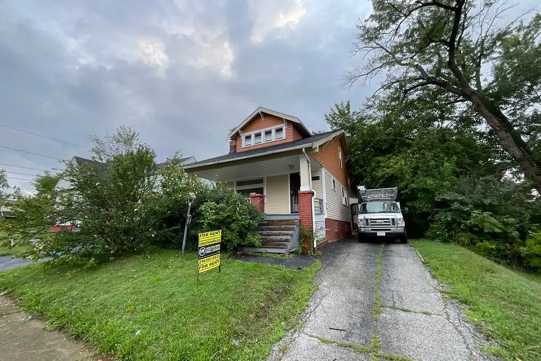 4384 E 136th St – photo 1