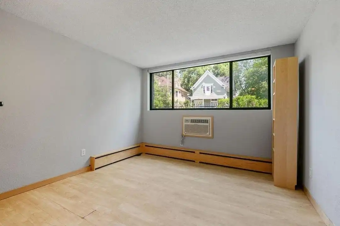 2530 1st Ave S #101 - Más