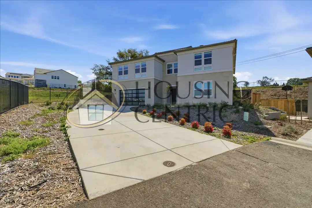 1390 Wheeler Peak Ct - View 3