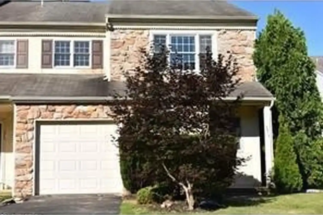 1514 Isaacs Ct – photo 1 of 15