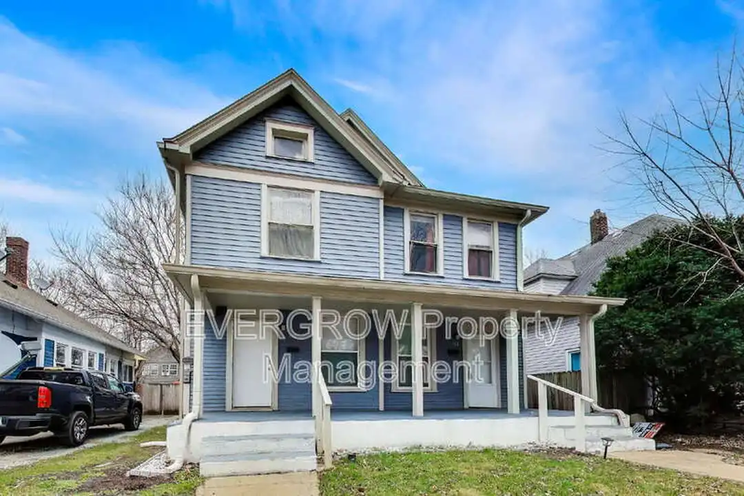 415 N Oxford St – pohled 2