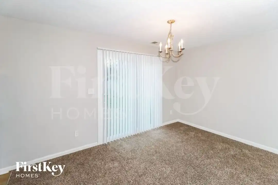 10225 Cottage Farms Dr – pohled 5