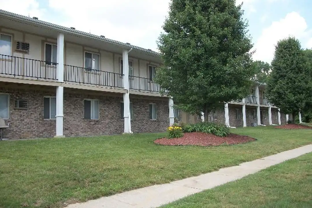 1407 Brookview Dr – photo 1
