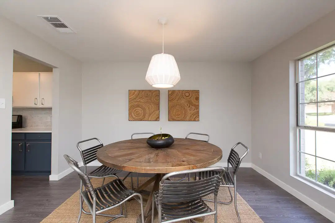 917 Minturn Ln - More