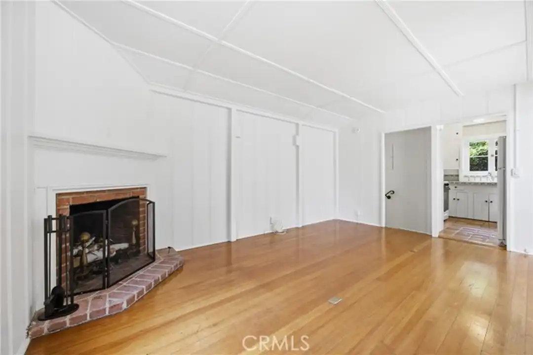 550 St Ann's Dr - View 3