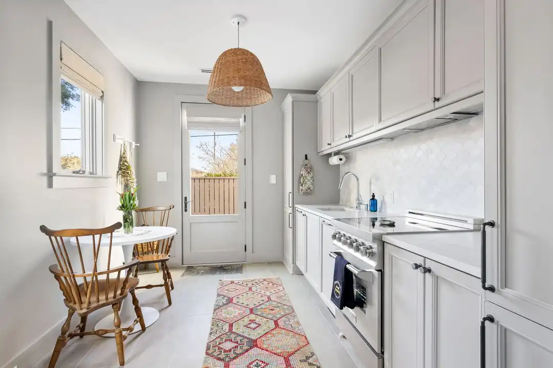 36 10th Ave – photo 1
