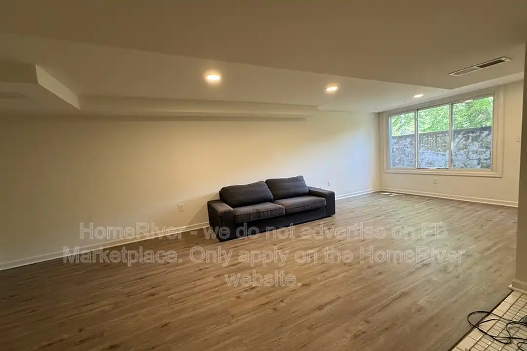 3400 Radnor Pl - View 3
