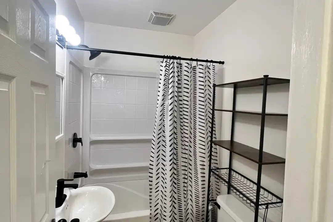 112 Guy St – photo 1 of 10