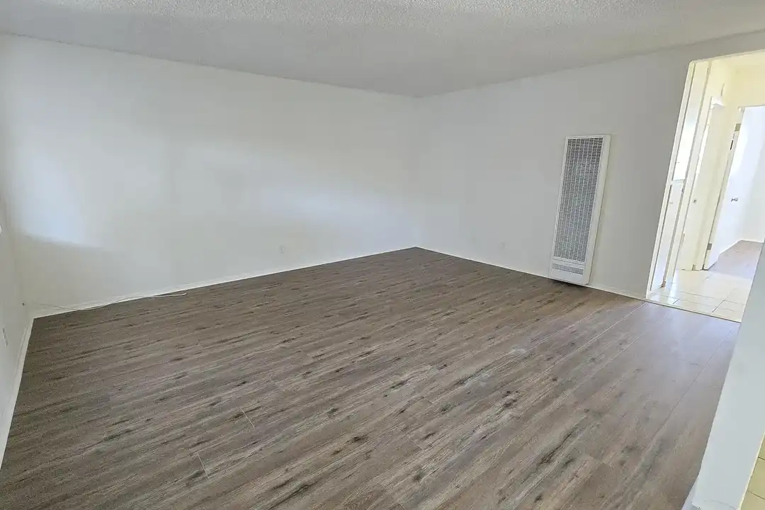 Apartment in El Monte - View 2