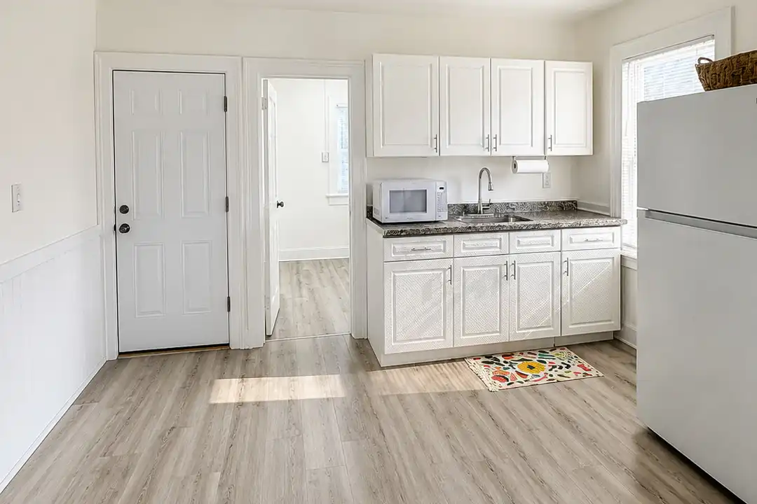 49 Henry St unit 3 – photo 1