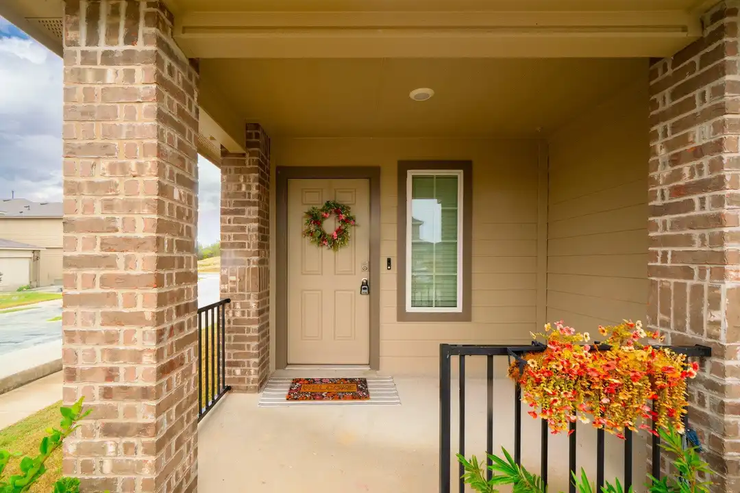 House in Floresville - View 3