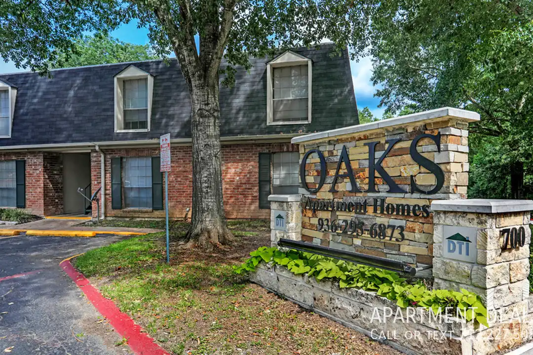 706 Hickory Dr - More