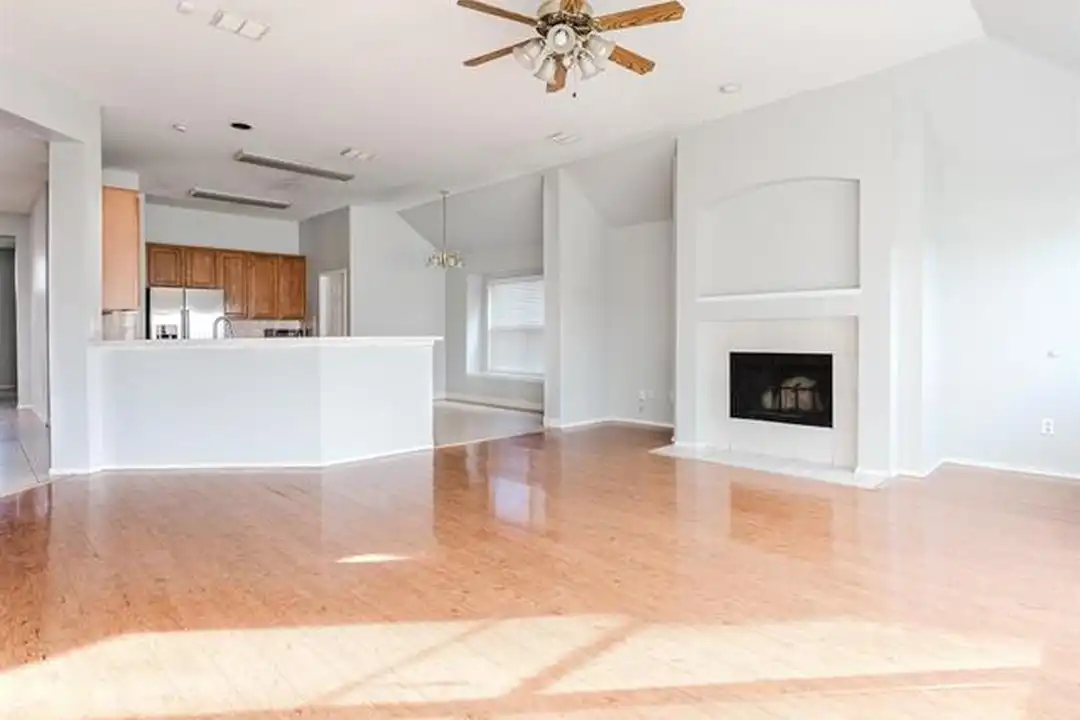 1514 Clear Creek Dr - View 3