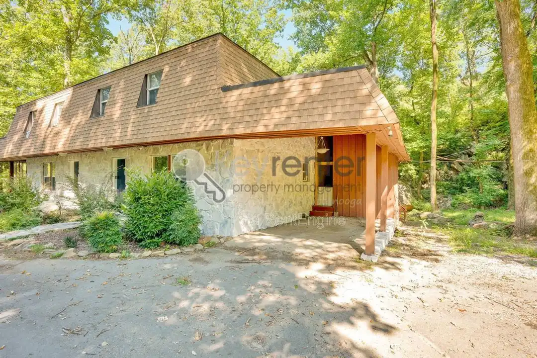 1461 Palisades Rd – photo 1 of 10