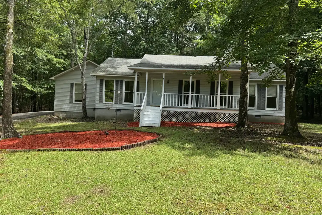 112 Oak Leaf Cir – photo 1 of 16