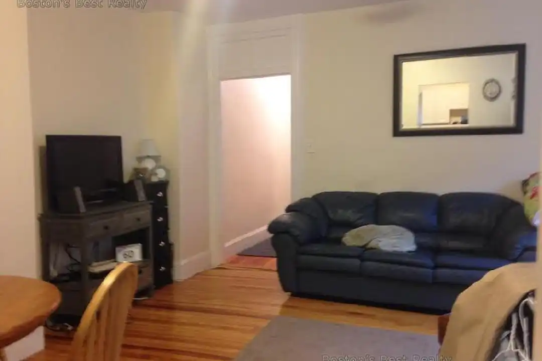 384 Washington St unit 2A – pohled 5