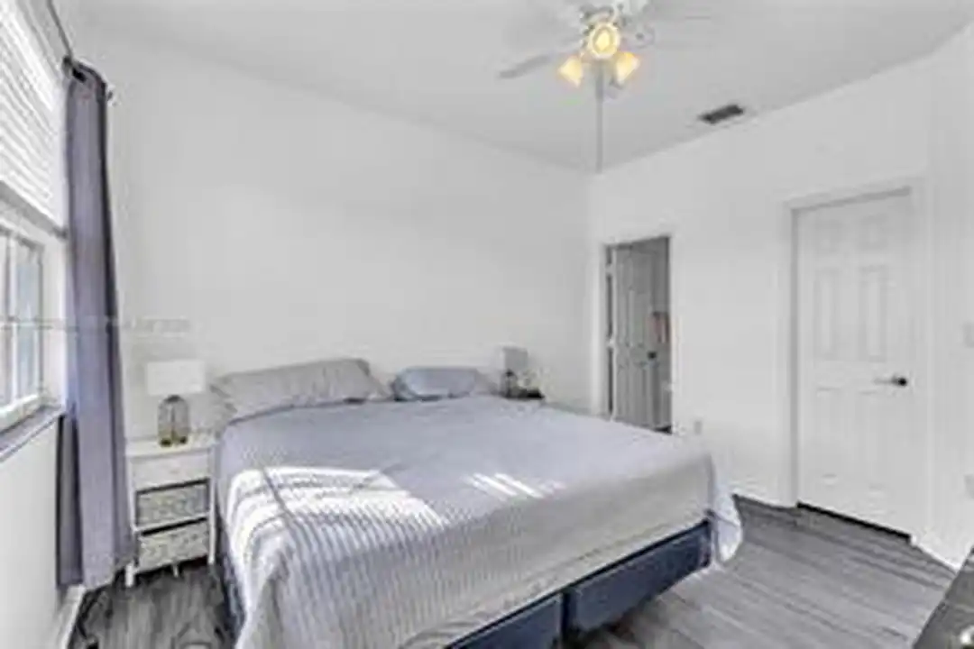 2981 Crestwood Ter - View 6