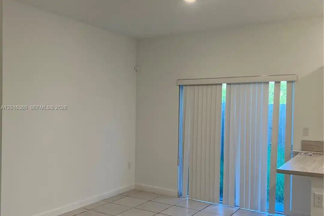 1211 SE 27th Terrace - View 5