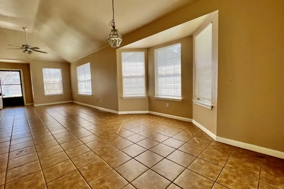 108 N Mockingbird Cir - View 3