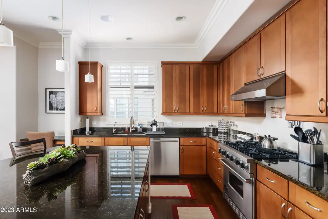 Apartment in Paradise Valley - View 2