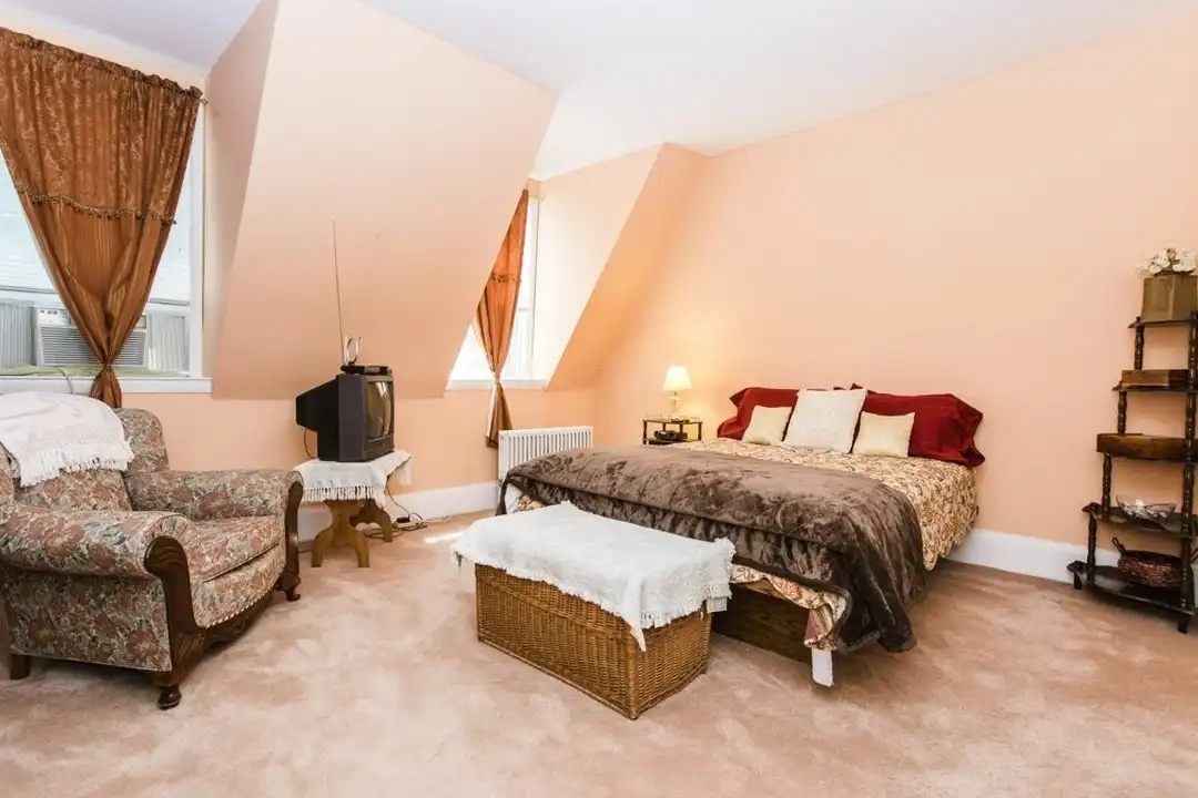 82 Highland St - View 5