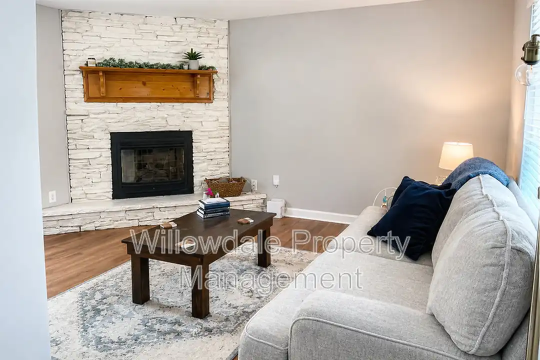 2140 Mariner Cir - View 6